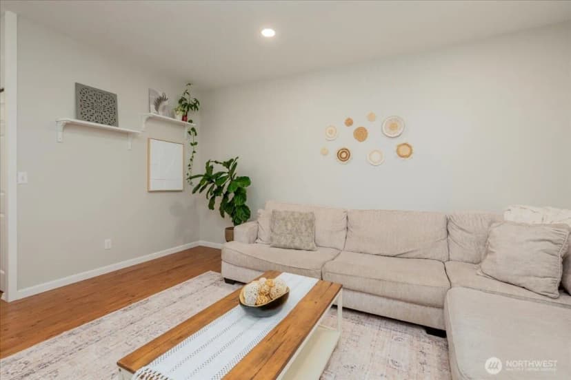 Property photo for 10410 Holly Drive #e, Everett photo 7