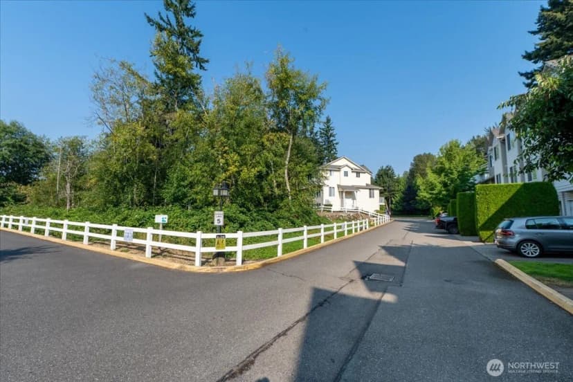 Property photo for 10410 Holly Drive #e, Everett photo 29