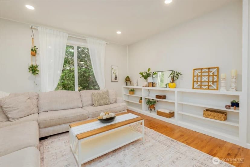 Property photo for 10410 Holly Drive #e, Everett photo 6