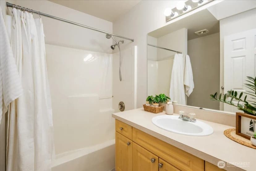 Property photo for 10410 Holly Drive #e, Everett photo 19
