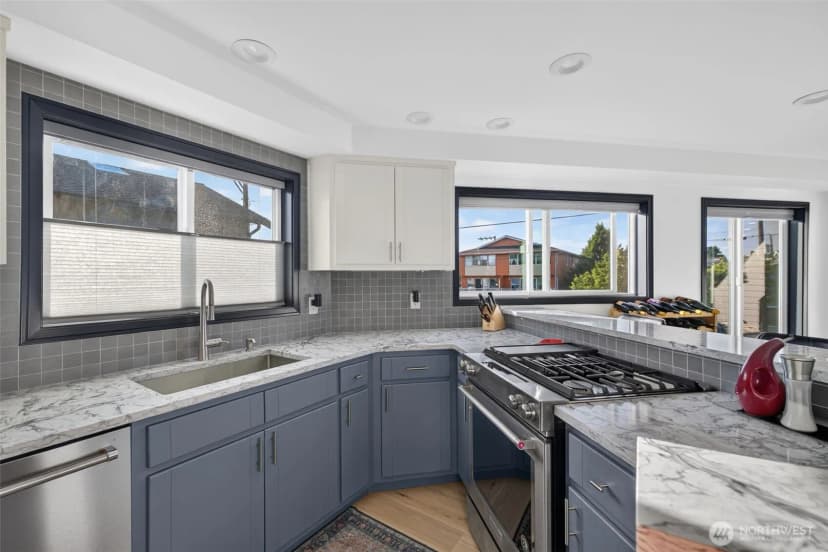 Property photo for 610 Daley Street #e, Edmonds photo 10