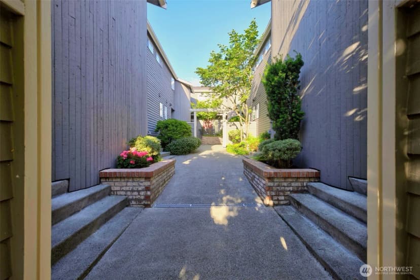 Property photo for 610 Daley Street #e, Edmonds photo 28