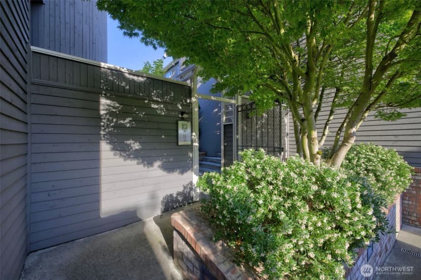 Property photo for 610 Daley Street #e, Edmonds photo 27