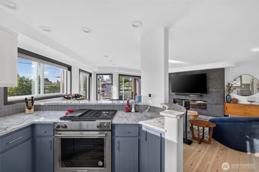 Property photo for 610 Daley Street #e, Edmonds photo 11