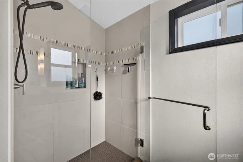 Property photo for 610 Daley Street #e, Edmonds photo 21