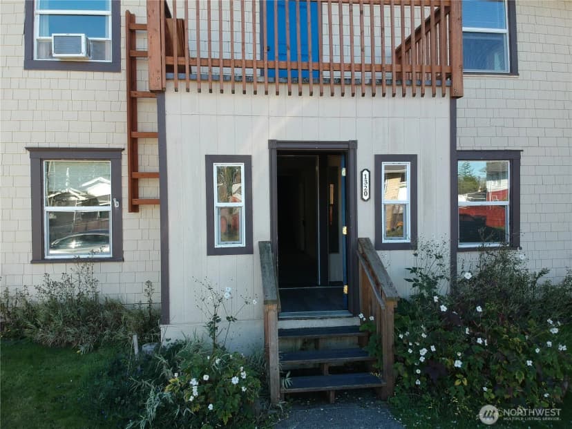 Property photo for 1320 3rd Street, Cosmopolis photo 11