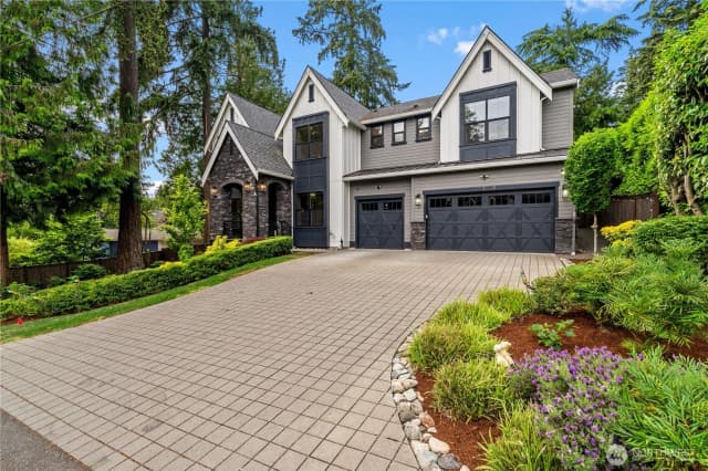 Property photo for 10668 Se 32nd Street, Bellevue photo 2