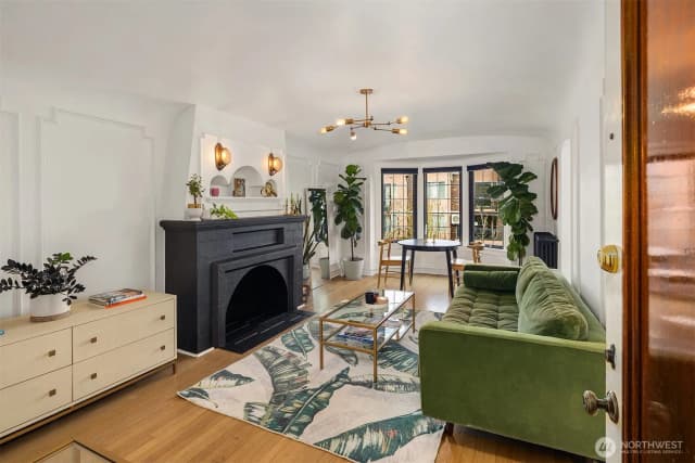 Property photo for 1101 17th Avenue #303, Seattle photo 3