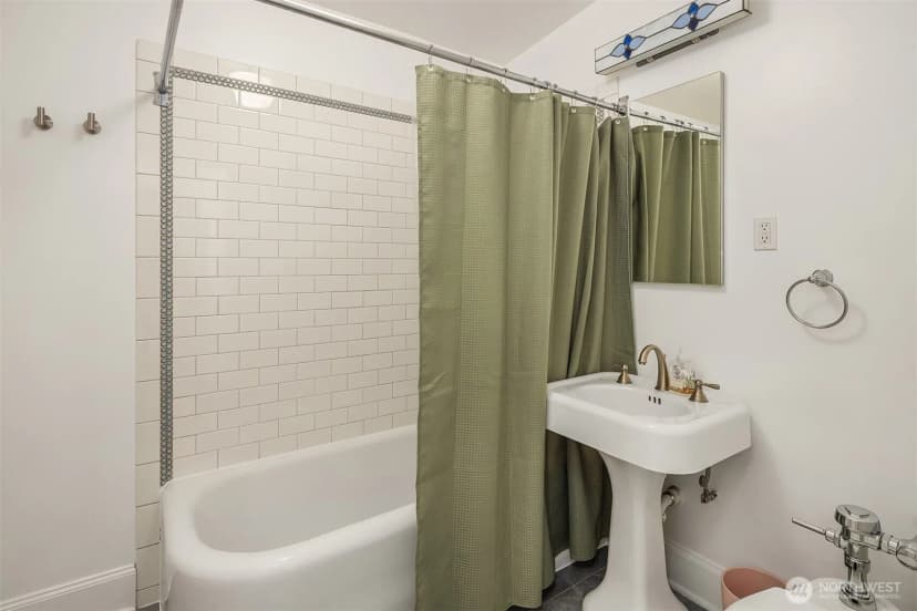Property photo for 1101 17th Avenue #303, Seattle photo 19