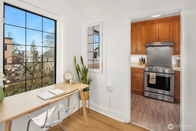 Property photo for 1101 17th Avenue #303, Seattle photo 12