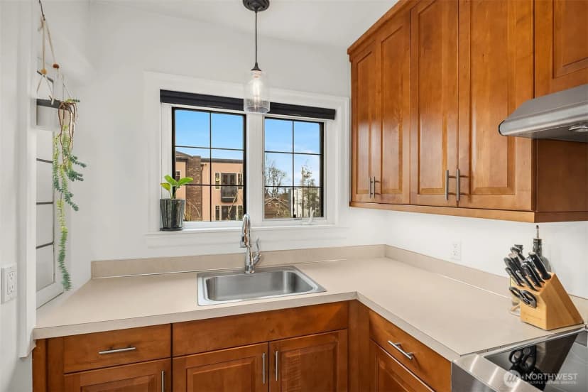 Property photo for 1101 17th Avenue #303, Seattle photo 15