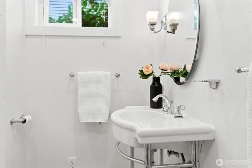 Property photo for 3015 Walnut Avenue Sw, Seattle photo 12