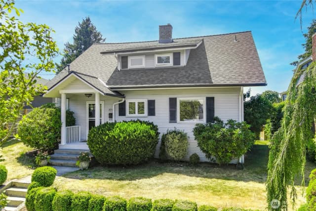 Property photo for 3015 Walnut Avenue Sw, Seattle photo 2