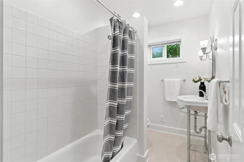 Property photo for 3015 Walnut Avenue Sw, Seattle photo 11