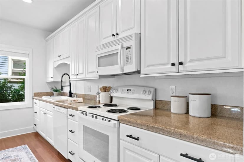 Property photo for 3015 Walnut Avenue Sw, Seattle photo 14
