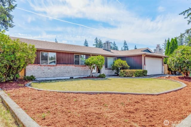 Property photo for 17109 20th Avenue E, Spanaway photo 2