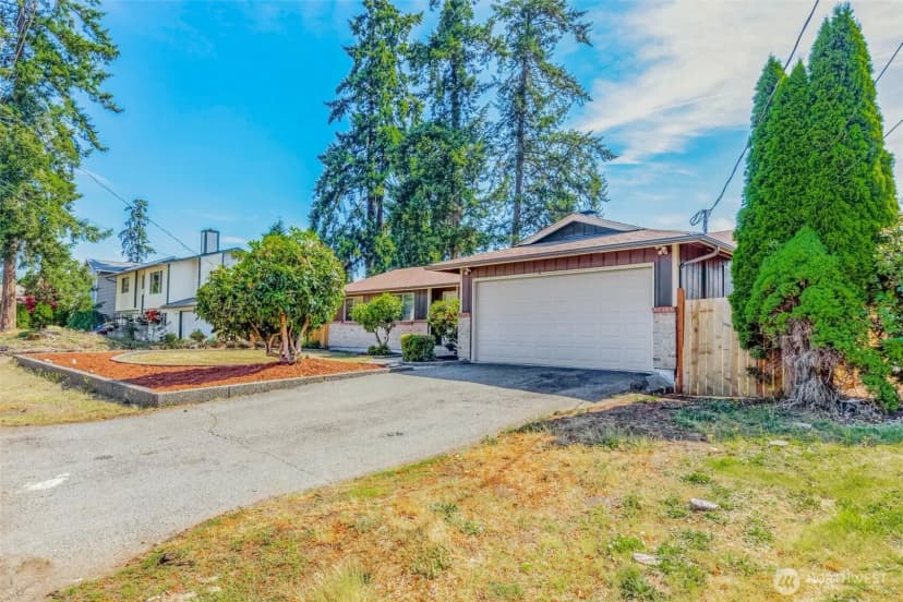 Property photo for 17109 20th Avenue E, Spanaway photo 3