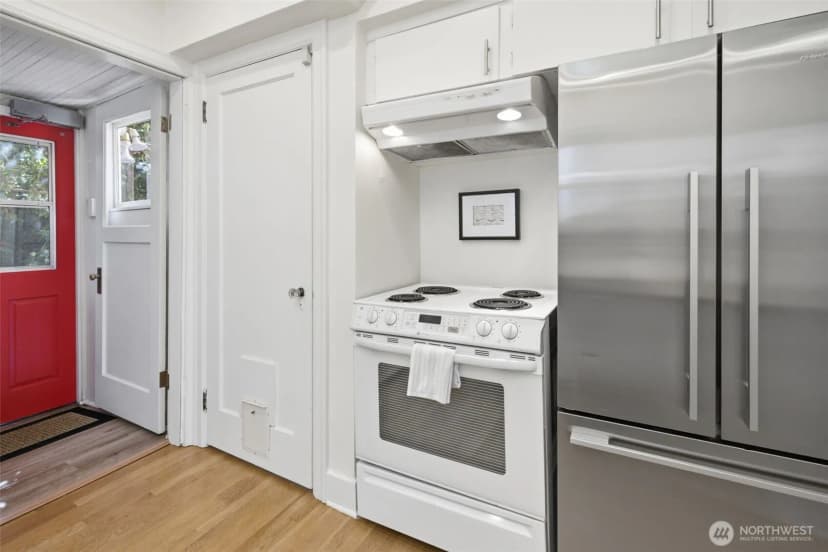 Property photo for 5006 Greenwood Avenue N, Seattle photo 19