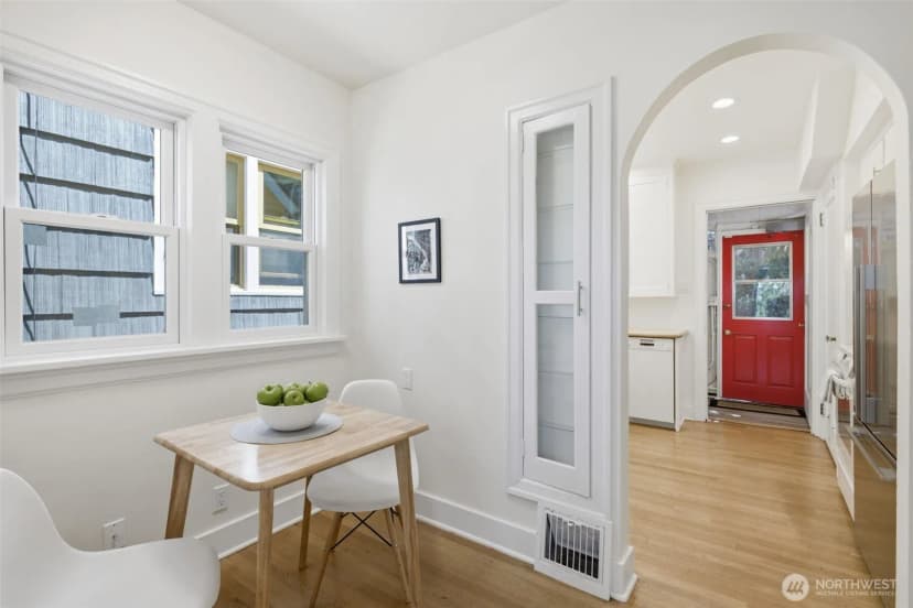 Property photo for 5006 Greenwood Avenue N, Seattle photo 16