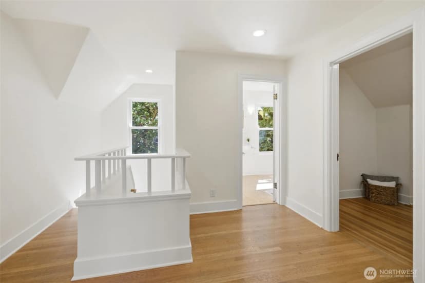 Property photo for 5006 Greenwood Avenue N, Seattle photo 28
