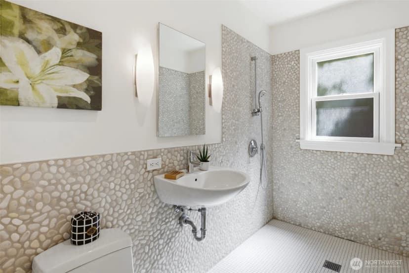 Property photo for 5006 Greenwood Avenue N, Seattle photo 22