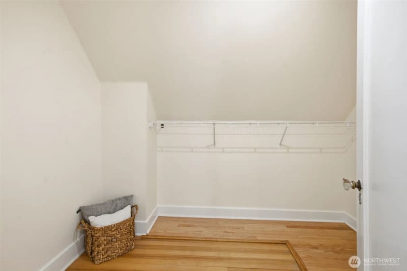 Property photo for 5006 Greenwood Avenue N, Seattle photo 32