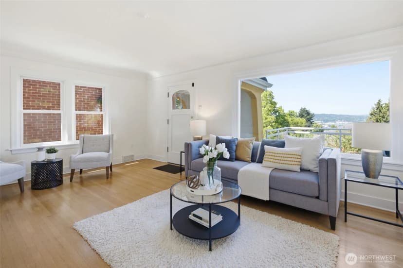 Property photo for 5006 Greenwood Avenue N, Seattle photo 9