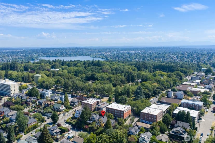 Property photo for 5006 Greenwood Avenue N, Seattle photo 39