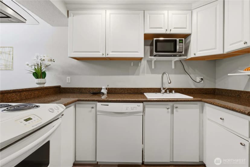 Property photo for 12726 Ne 116th St #e9, Kirkland photo 6