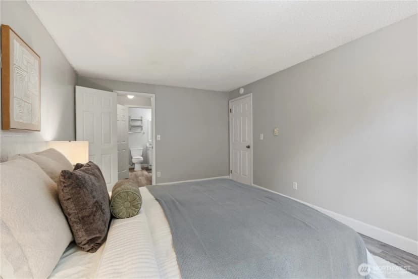 Property photo for 12726 Ne 116th St #e9, Kirkland photo 13