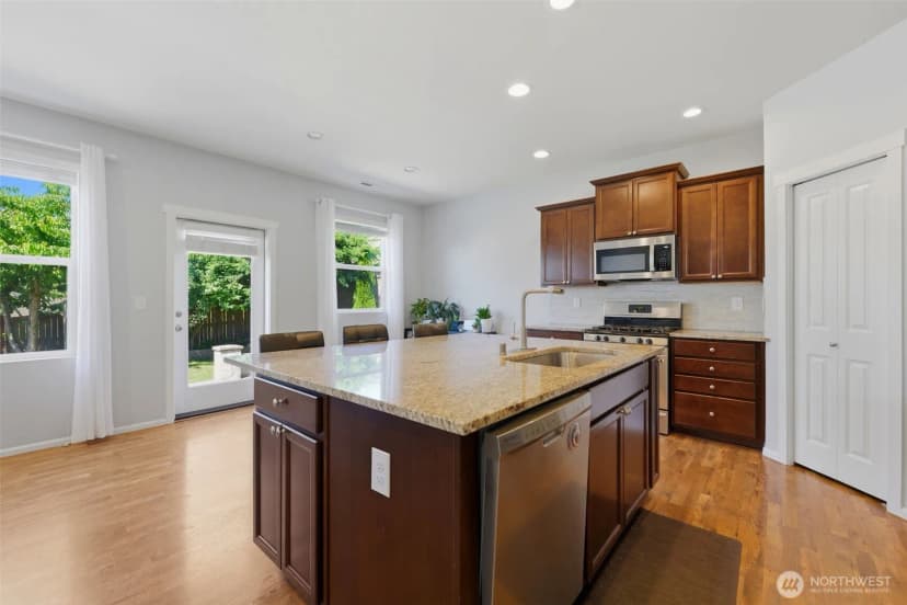 Property photo for 6626 Svea Court Ne, Lacey photo 7