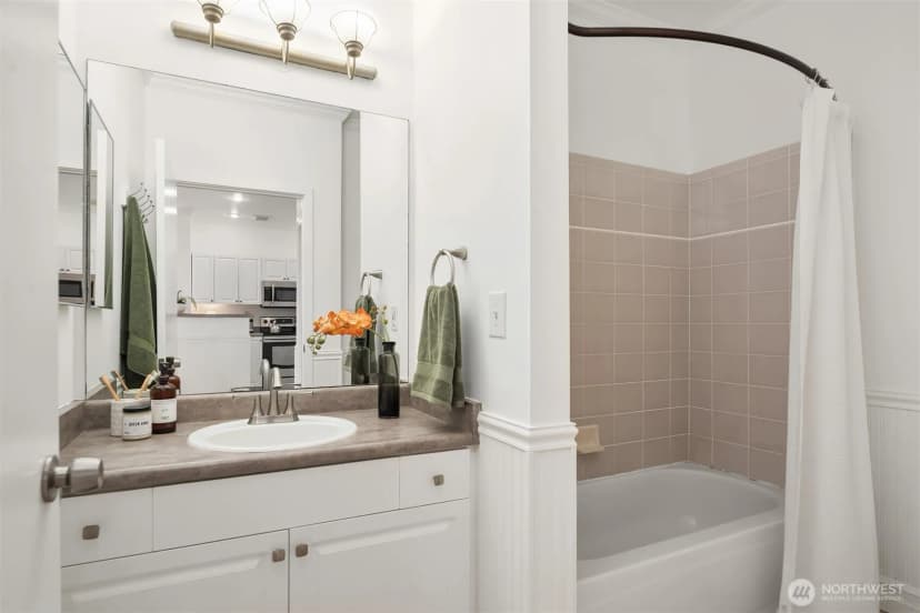 Property photo for 2414 1st Avenue #507, Seattle photo 17