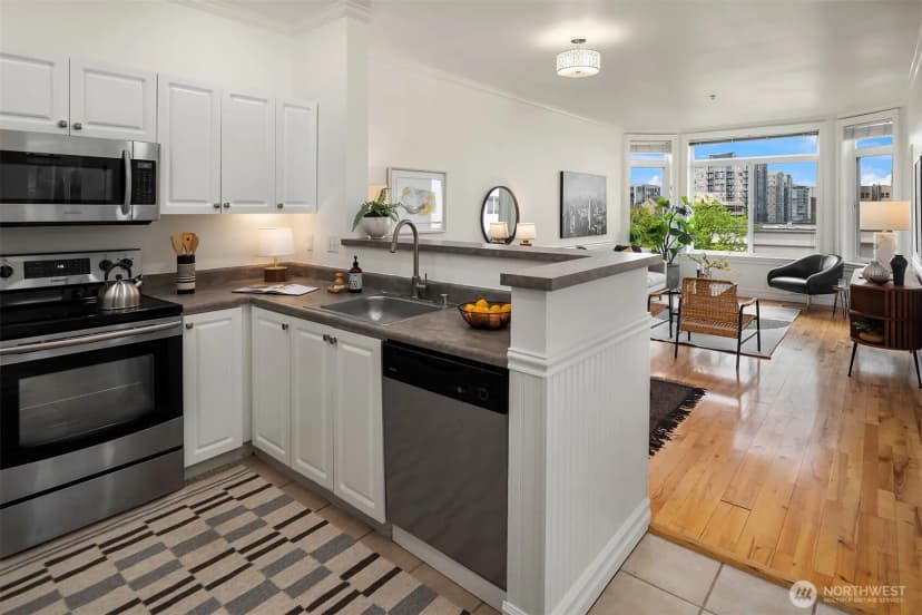 Property photo for 2414 1st Avenue #507, Seattle photo 11