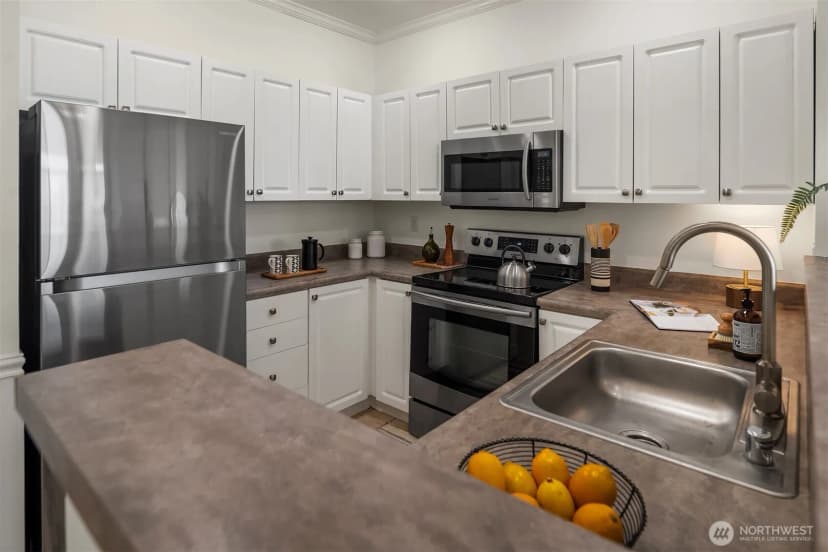 Property photo for 2414 1st Avenue #507, Seattle photo 13