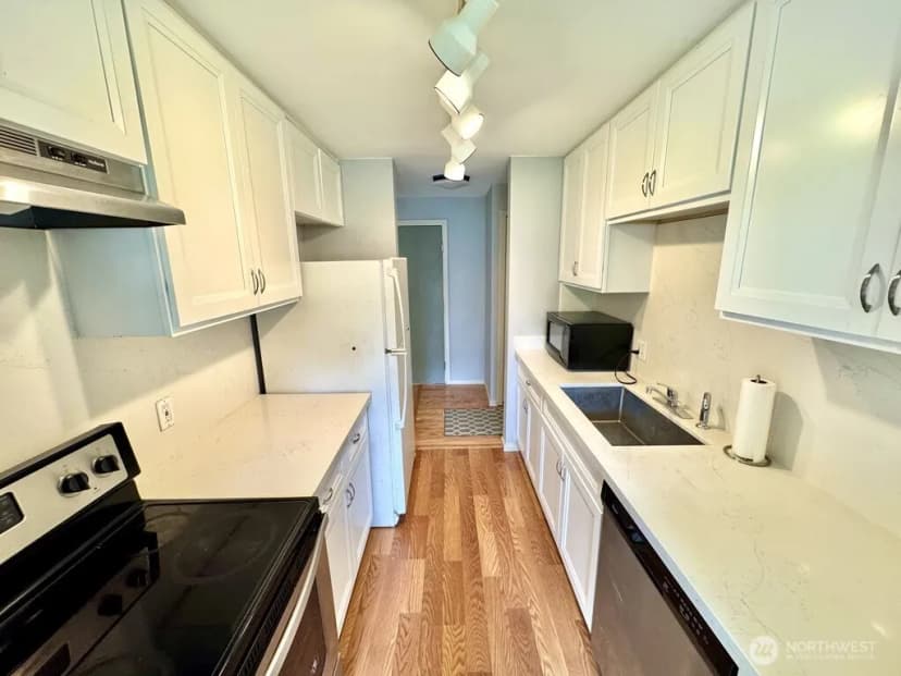 Property photo for 12701 Ne 9th Place #d105, Bellevue photo 5