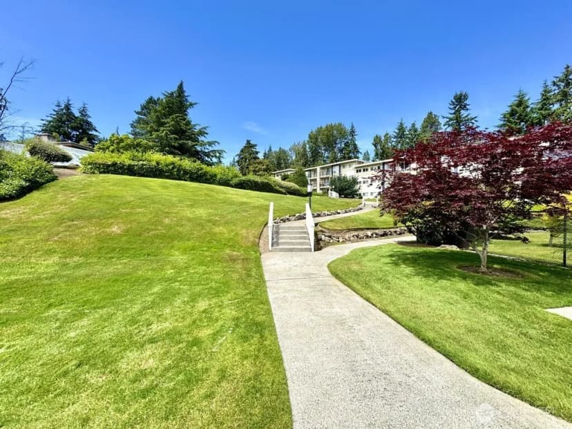 Property photo for 12701 Ne 9th Place #d105, Bellevue photo 14