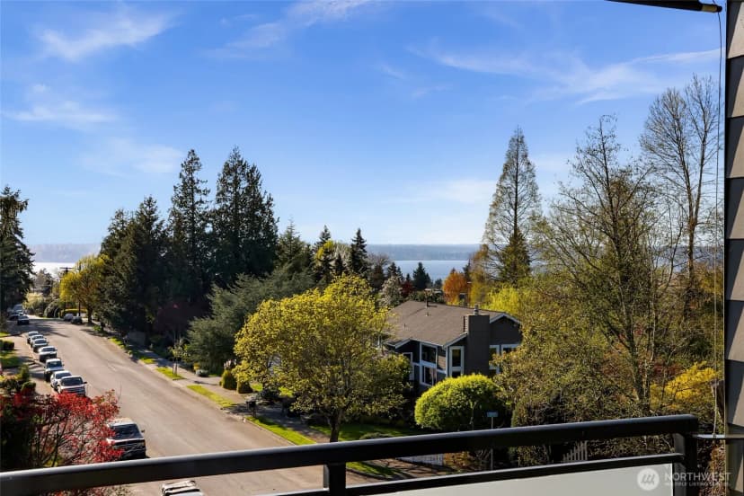 Property photo for 11230 Ne 68th Street #c, Kirkland photo 11
