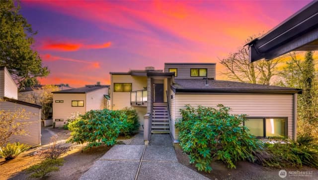 Property photo for 11230 Ne 68th Street #c, Kirkland photo 3