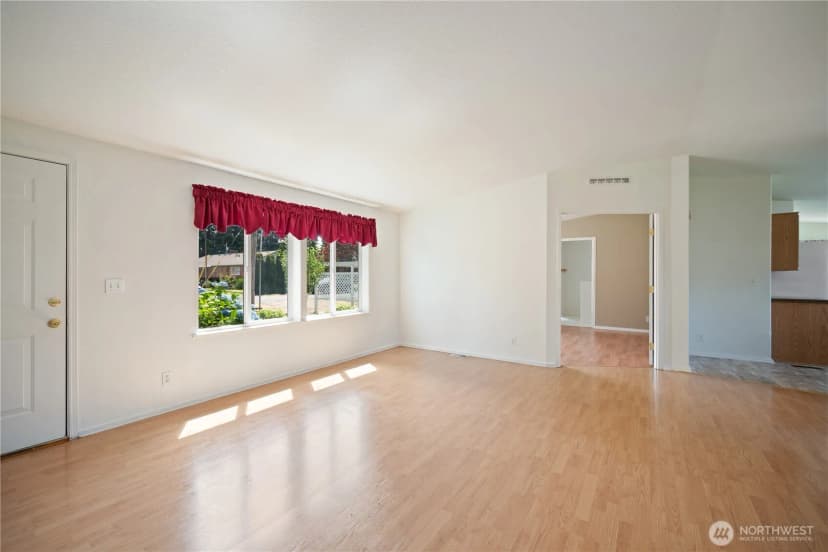 Property photo for 827 Ne Woodard Avenue, Castle Rock photo 16