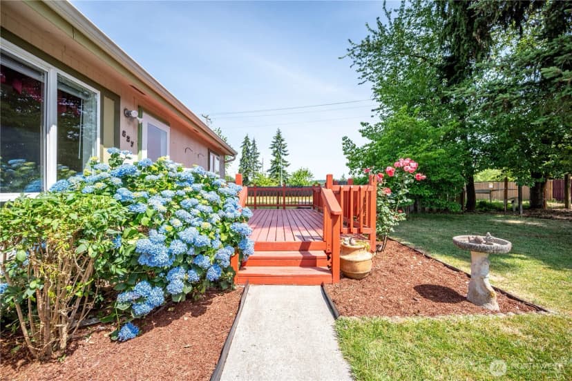 Property photo for 827 Ne Woodard Avenue, Castle Rock photo 3