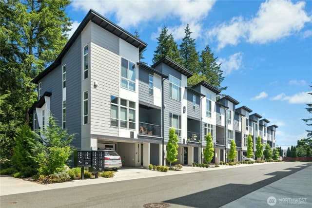 Property photo for 13710 Ash Way #b7, Everett photo 2