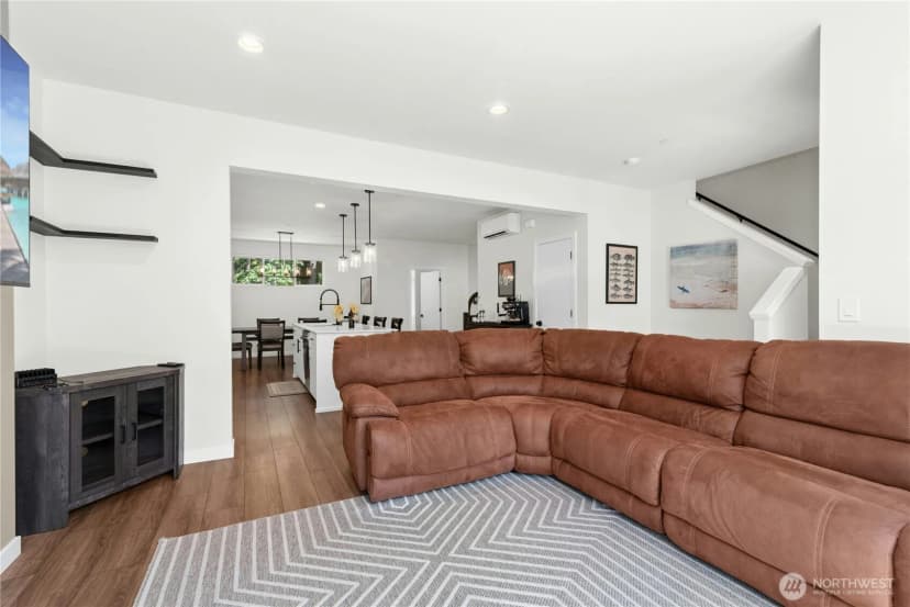 Property photo for 13710 Ash Way #b7, Everett photo 11