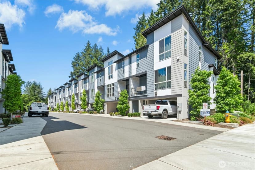 Property photo for 13710 Ash Way #b7, Everett photo 3