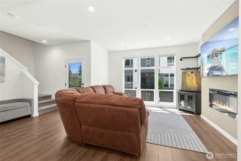 Property photo for 13710 Ash Way #b7, Everett photo 6