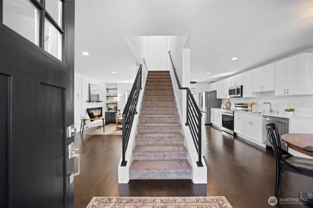 Property photo for 10215 Evanston Avenue N #2, Seattle photo 4