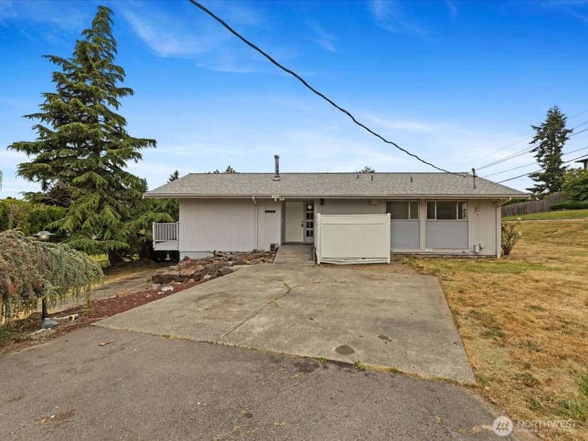 Property photo for 3303 Wave Drive, Everett