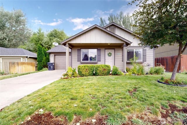 Property photo for 1310 Sw Riparian Court, College Place