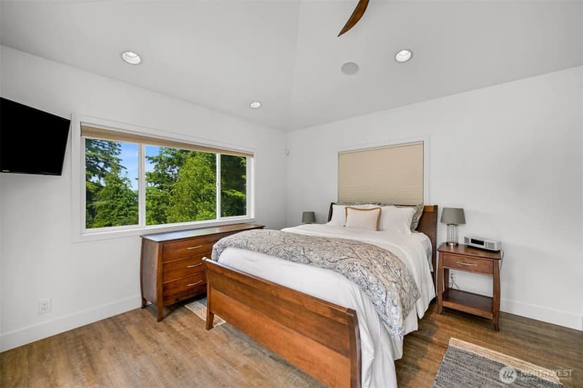 Property photo for 245 Middlefield Road, Bellingham photo 31
