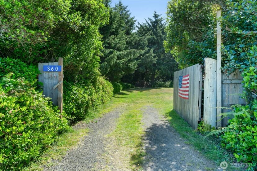 Property photo for 360 Ocean Shores Boulevard Sw, Ocean Shores