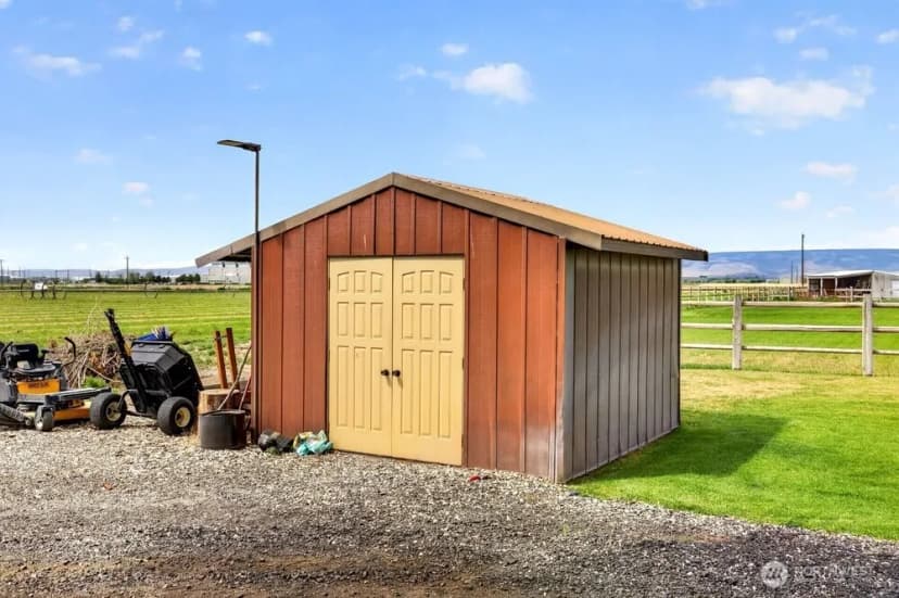 Property photo for 17211 Road 11 Nw, Quincy photo 35